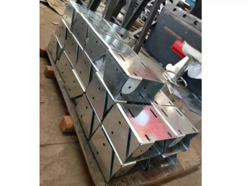 Gięcie części wycinanych laserowo Produkcja wsporników metalowych